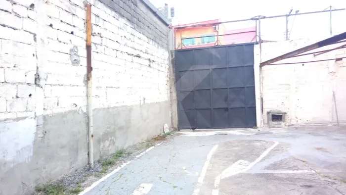 Terreno com aproximadamente 315 metros, área para escritório e garagem.
