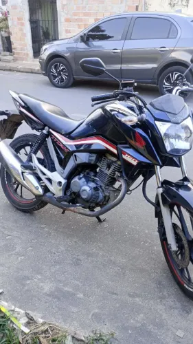 Vendo Titan único dono