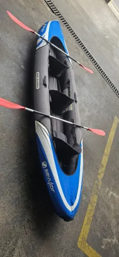 Kit Caiaque Inflável 3 Pessoas Tribord 100 Azul + Remos + Coletes + Bombas