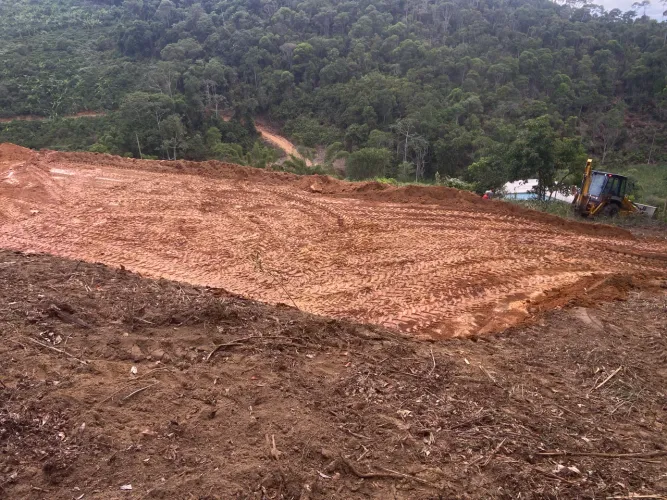 Vendo chácara com plator pronto, dois km do centro de melgaço domingos Martins 