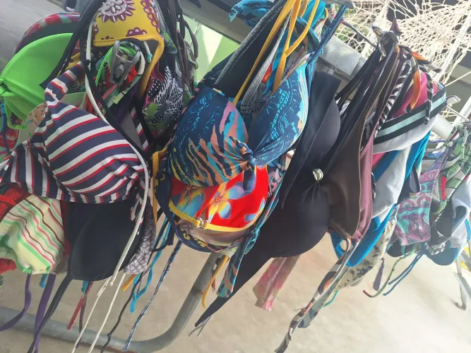 Lote de biquínis todos por R$75.00