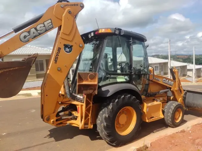 Retroescavadeira Case 580n Ano 2016