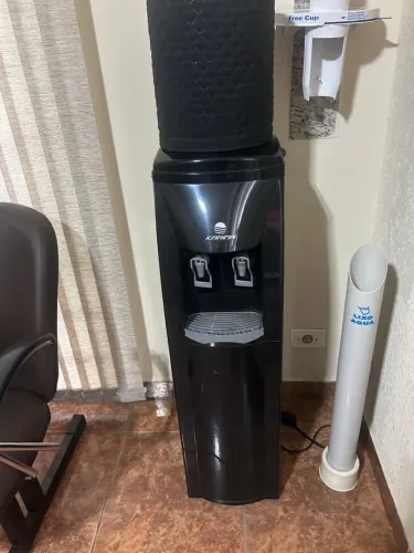 Bebedouro de coluna água natural e gelada Karina