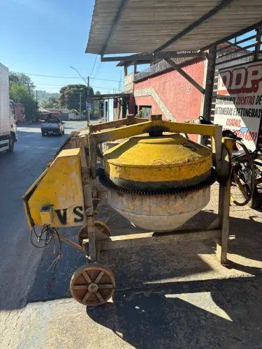 Vende se betoneira