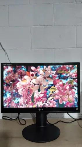 Monitor LG 22 Polegadas" Full HD com HDMI | Imagem Nítida e Base Regulável.