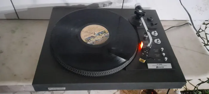 Toca discos POLYVOX TD-3000