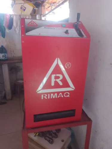 Máquina de fazer chinelo dá rimaQ 