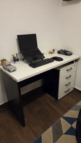 Escrivaninha  com gavetas / Mesa de Trabalho