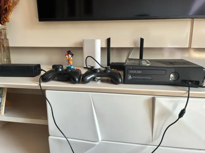 Xbox 360 slim, desbloqueado, com HD externo com 12 jogos