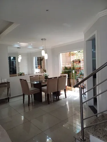 Lindo Sobrado Semimobiliado Xaxim, região super valorizada