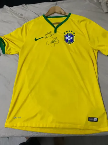 Camisa do Brasil autografada pelo Neymar