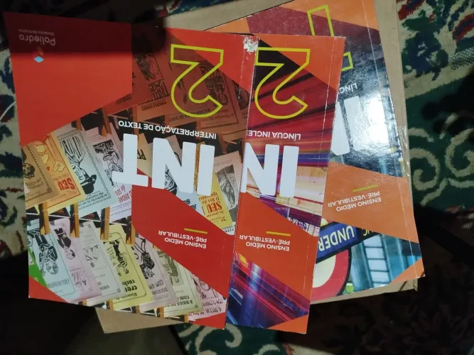 Vendo livro de a postila de Encino médio pre vestibular são 12 livros