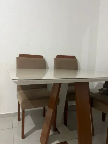 Vende-se mesa