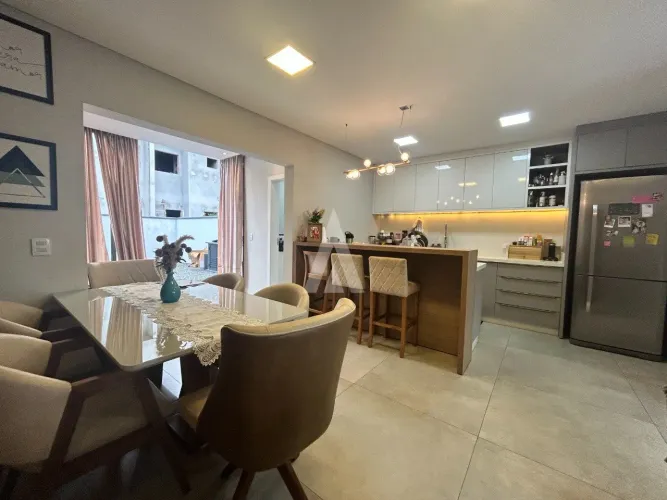 Sobrado geminado com 3 quartos à venda no bairro Vila Nova em Joinville-SC por R$ 695.000,