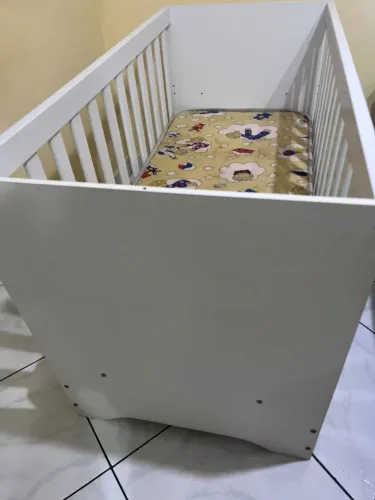 Vendo berço com colchão infantil novo