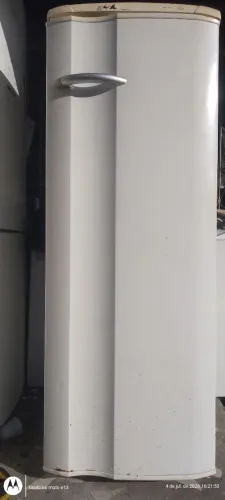 Vendo Geladeira pra vir buscar pra entregar taxa 50 reais
