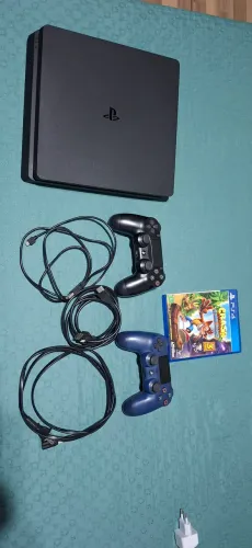 Playstation 4 slim