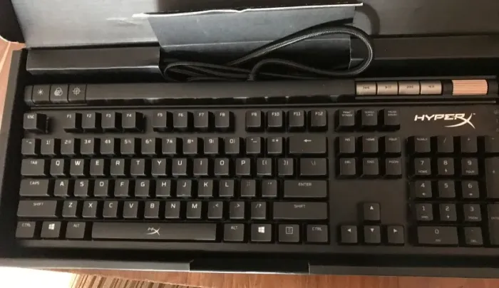 teclado mecânico gamer hyperx alloy elite rgb en-us cherry mx brown