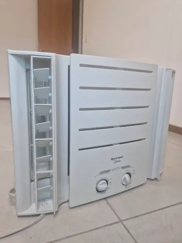 AR-CONDICIONADO SPRINGER 7.500 220V<br>7500 BTU<br>220V<br>SPRINGER DE JANELA<br>