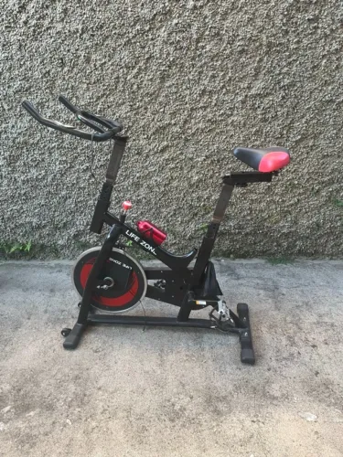 Bicicleta Spinning Life Zone - Adaptada para Pessoas Altas + Monitor
