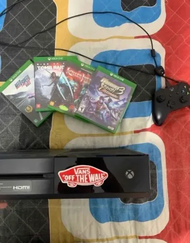Xbox One 500g seminovo + 3 jogos