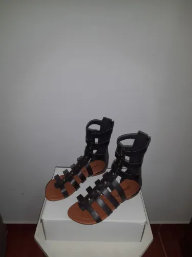 Sandalia rasteirinha estilo gladiador