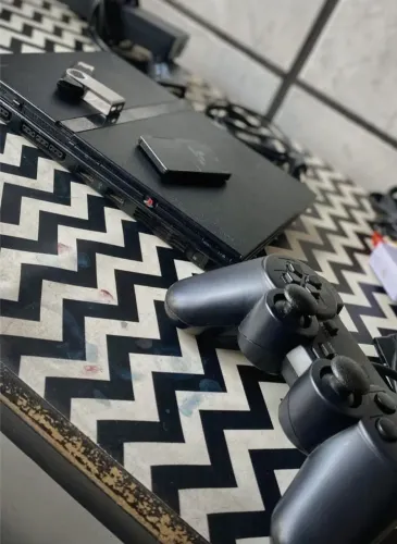 Vendo PS2 a vista destravado com hd lotado de jogos