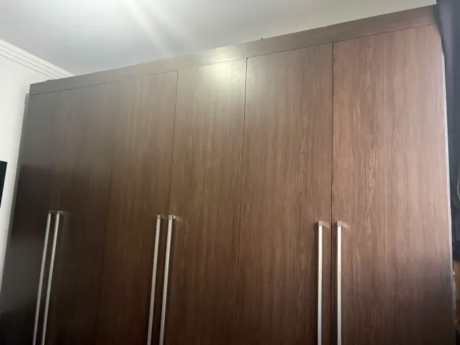 Vendo Guarda Roupa 6 portas 