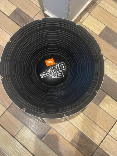 Subwoofer JBL Vulcano 3.8 1900W RMS 18 Polegadas 4 Ohms