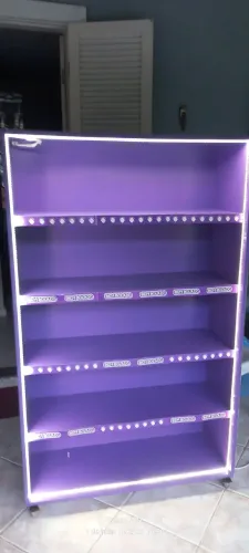 ESTANTE EXPOSITORA COM ILUMINAÇÃO NOVA
