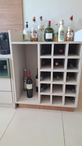 MÓVEL ADEGA COM 15 NICHOS PARA VINHOS E NICHO GIGANTE EXTRA - NOVÍSSIMA