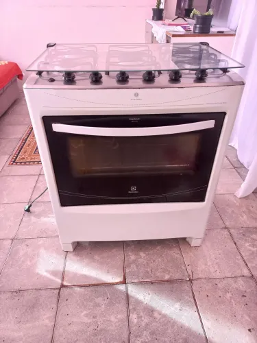 Vende-se fogão Electrolux  5 bocas 