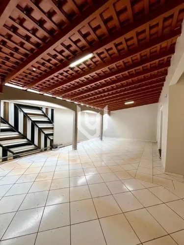 Casa com 4 Quarto(s) e 3 banheiro(s) para Alugar, 170 m² por R$ 3500 / Mês