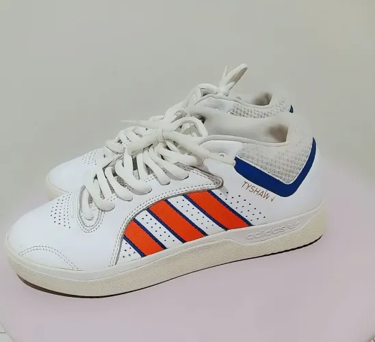 Tênis adidas