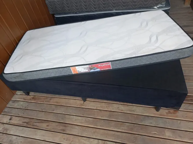 Vendo cama box de solteiro colchão de espuma D33