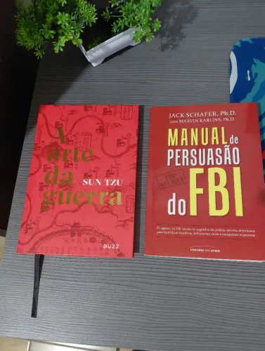 Conjunto Dois livros renomados em ótimas condições