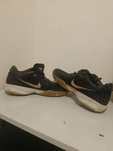 Nike LeBron 20 Preto Semi Novo - conservado