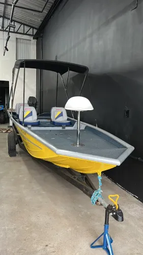 Barco Irmãos Náutica Sportfast 550 com motor Mercury em até 21x sem entrada