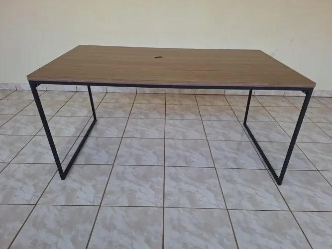 Mesa para cozinha/escritório