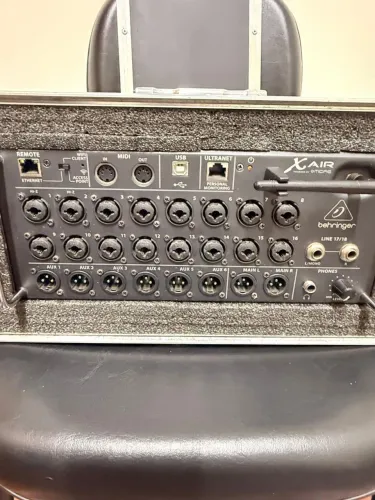 Mesa Digital Behringer XR18 X Air Mixer 18 Canais Wifi USB