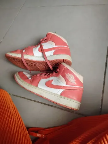  Vendo Tênis da Nike  Air Jordan por 190 reais tá seminovo quando comprei foi 1.300