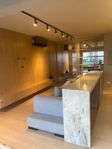 Apartamento para venda possui 79 metros quadrados com 2 quartos em Zona 03 - Maringá - Par