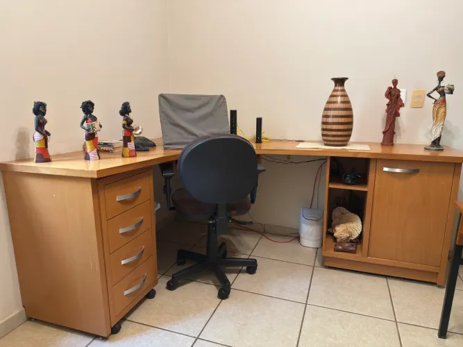 Mesa de escritório em L