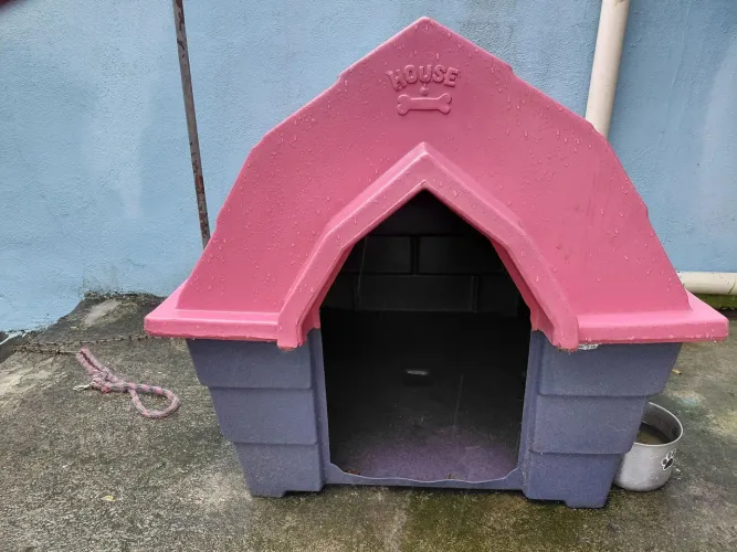 VENDO CASA DE CACHORRO ÓTIMA BEM GRANDE PARA PASTOR ALEMÃO ETC.