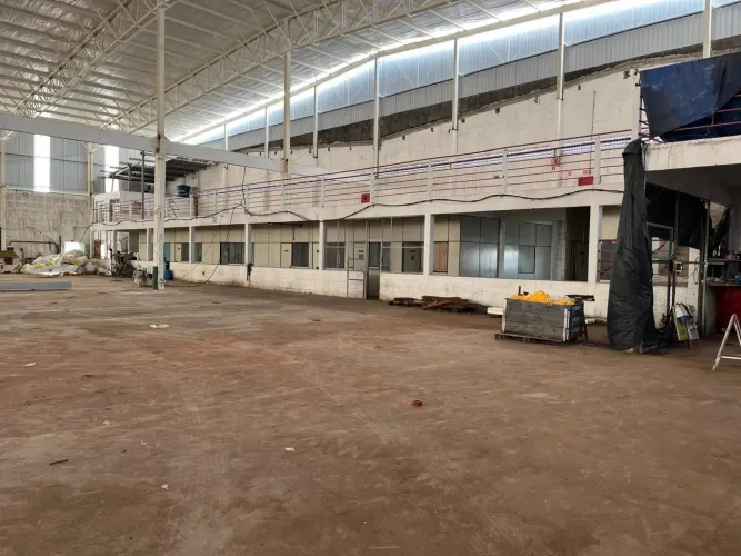 Ótimo galpão de 4.000m² em área de 11.000m² . Carapina, Serra, ES!