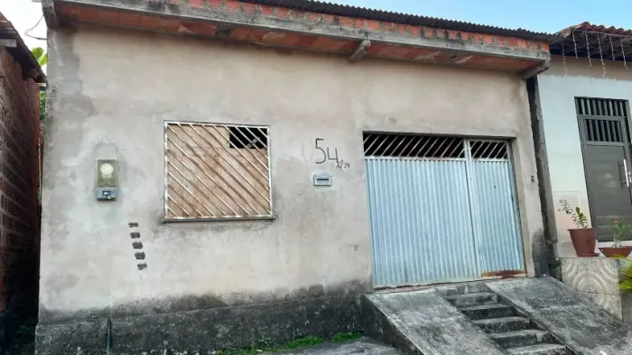 ? Vende-se Casa no Anjo da Guarda