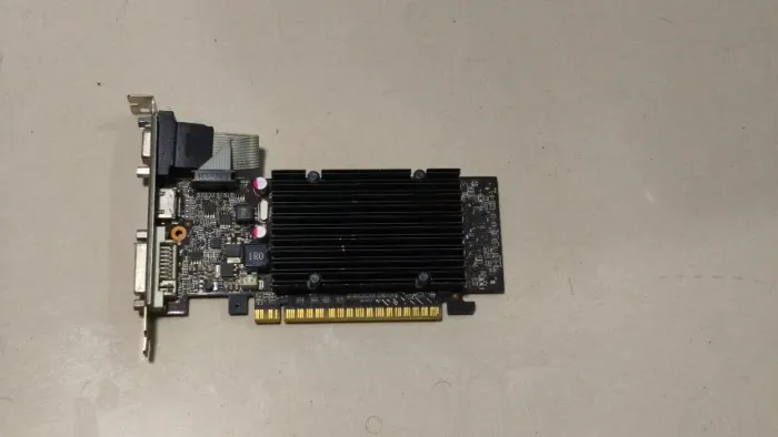 Placa de Vídeo EVGA GeForce 210 1GB DDR3 Passiva Silenciosa HDMI DVI VGA