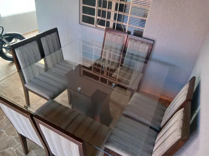 Vende-se mesa de vidro 8 Cadeiras