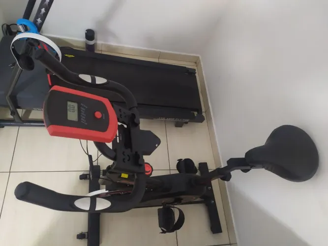 Vendo uma bicicleta ergométrica semi nova 