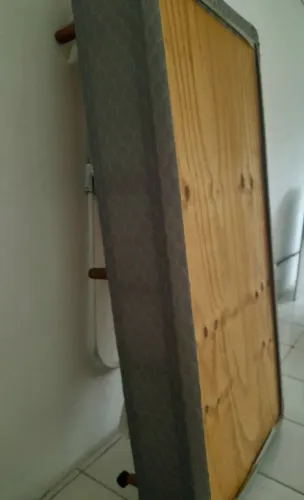 Cama Box solteiro pouco uso